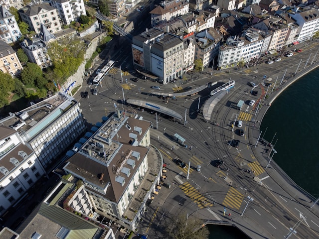 Zurich Seefeld street — Contact Rohrer Consulting